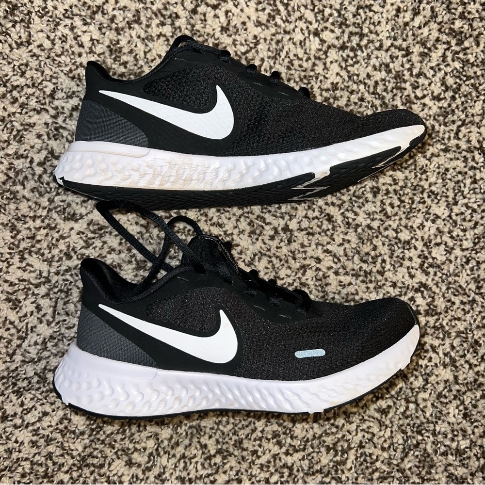 Nike Revolution 5W wide Women's Road Running Shoes